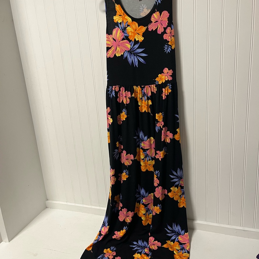 Sleeveless floral dress